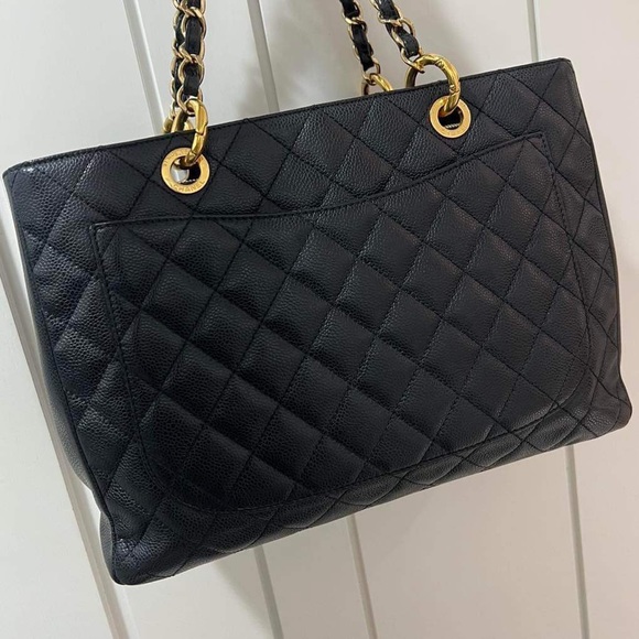 Caviar Quilted Grand Shopping Tote GST Black - Picture 6 of 16